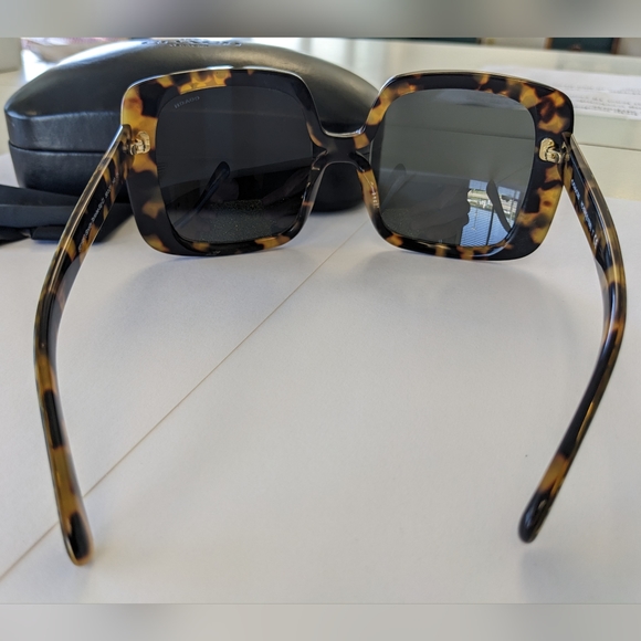 EVC Like New Coach Oversized Sunglasses - Picture 5 of 8